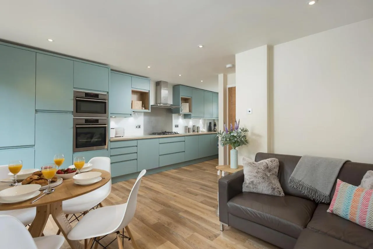 12 Pear Tree House Vila York